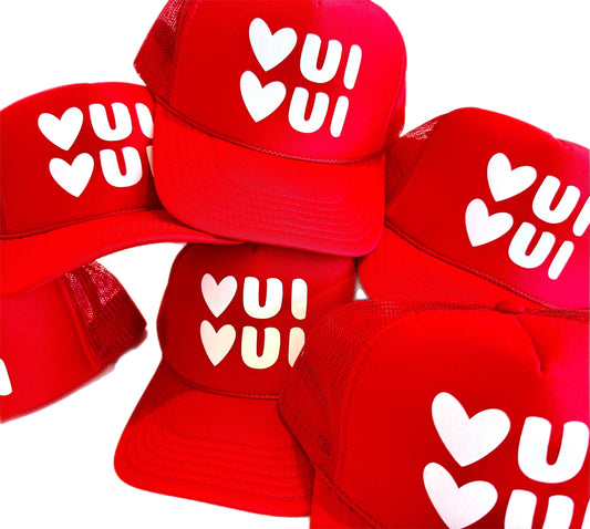 Retro-inspired “Oui Oui” foam trucker hat with playful French phrase, mesh back, and adjustable snapback—perfect for travel, fashion lovers, and Paris-themed gifts.